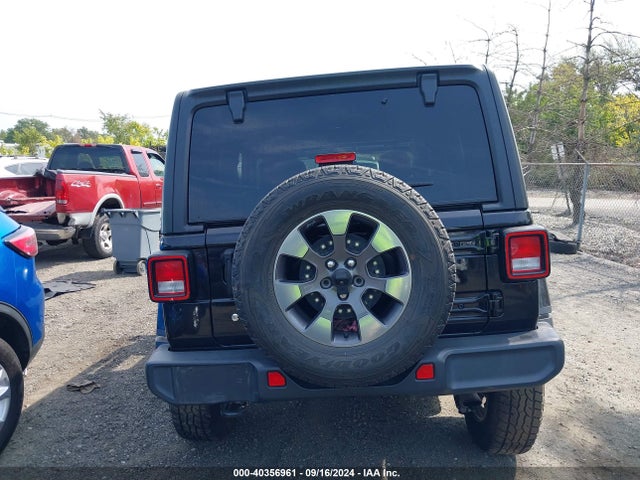 1C4HJXEN2JW199435 Jeep Wrangler Unlimited Sahara 4x4