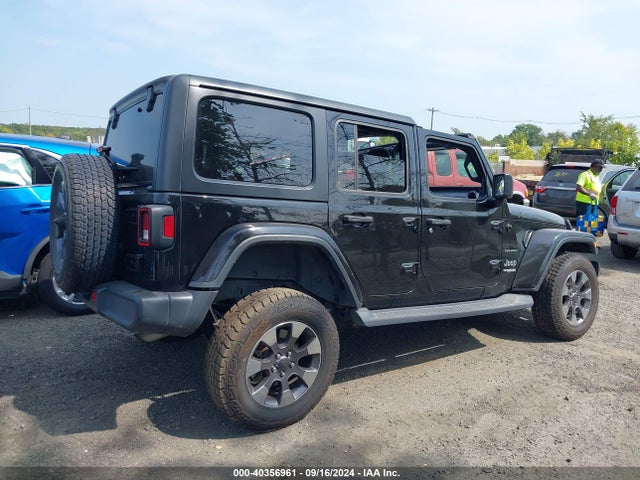 1C4HJXEN2JW199435 Jeep Wrangler Unlimited Sahara 4x4