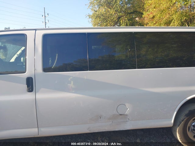 1GAZGZFG2F1279152 Chevrolet Express 3500 Ls