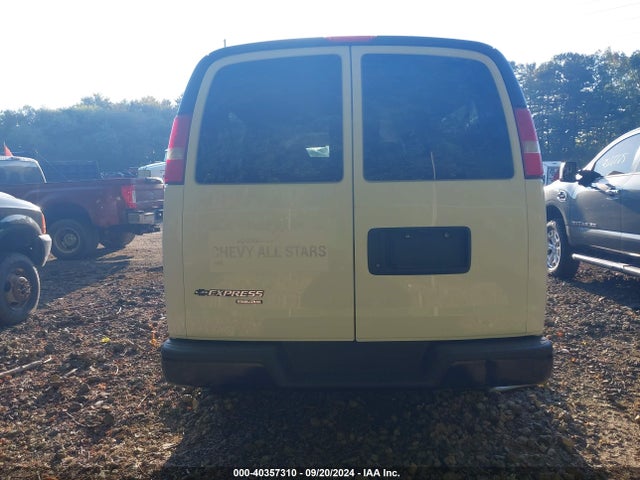 1GAZGZFG2F1279152 Chevrolet Express 3500 Ls