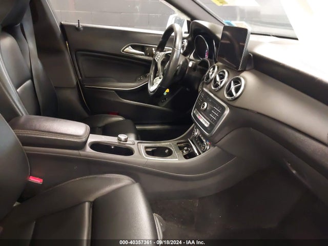 WDDSJ4GB5KN719843 Mercedes-Benz CLA 250 4MATIC