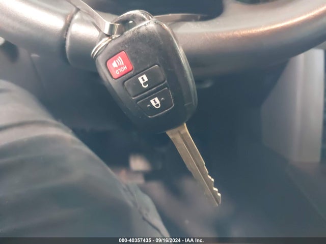 Toyota Rav4 Xle 2017 2T3WFREV2HW337049 Image 11