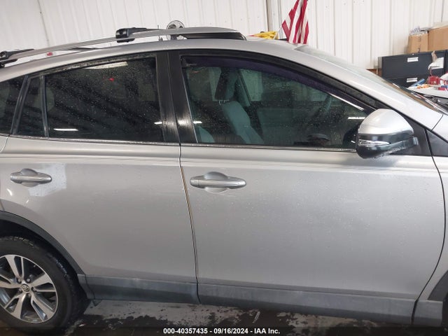 Toyota Rav4 Xle 2017 2T3WFREV2HW337049 Image 13
