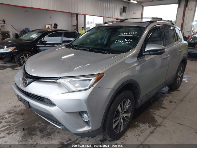 Toyota Rav4 Xle 2017 2T3WFREV2HW337049 Image 2