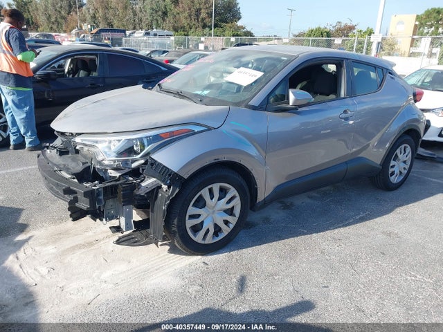 Toyota C-HR LE 2019 JTNKHMBX6K1037677 Image 2