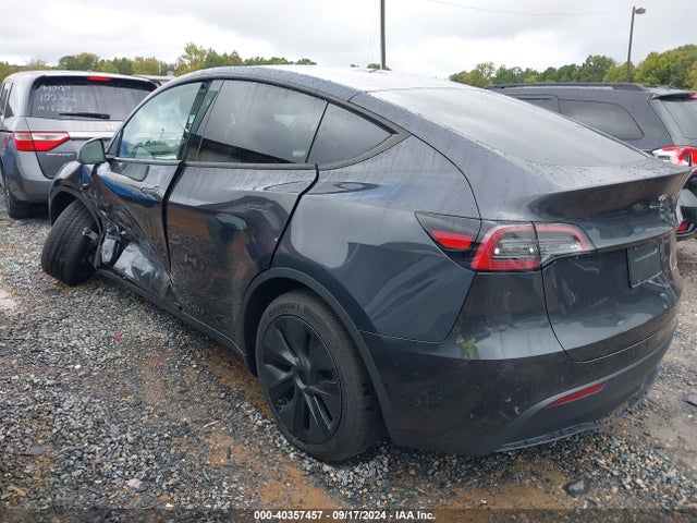 2024 TESLA MODEL Y 7SAYGAEE4RF157380 Photo 2