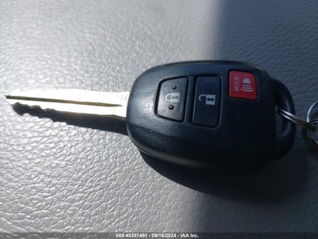 5TDZARFH4KS044377 Toyota Highlander Le
