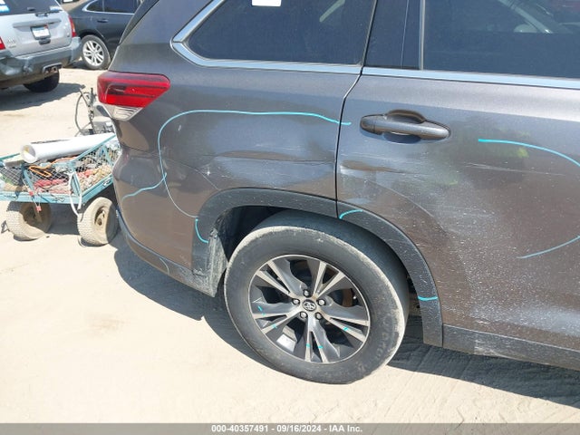 5TDZARFH4KS044377 Toyota Highlander Le