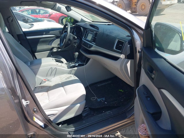 5TDZARFH4KS044377 Toyota Highlander Le