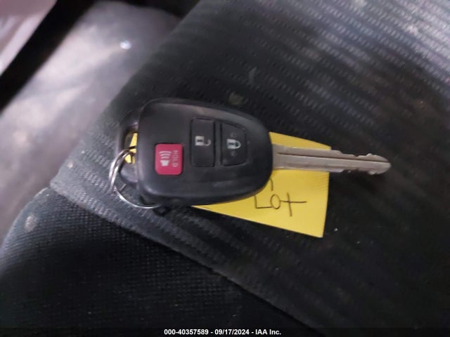 Toyota RAV4 LE 2016 JTMZFREV8GD090922 Image 11