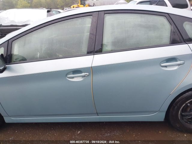 JTDKN3DU2E1752566 Toyota Prius Two