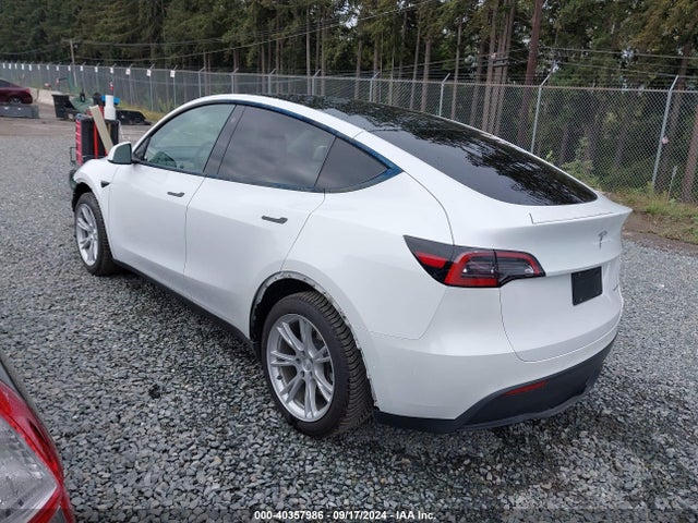 2021 TESLA MODEL Y 5YJYGDEE7MF198819 Photo 2