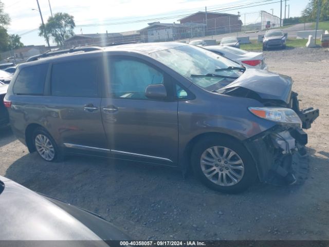 5TDYK3DC2FS668519 Toyota Sienna Xle Premium 8 Passenger