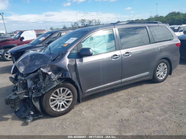 5TDYK3DC2FS668519 Toyota Sienna Xle Premium 8 Passenger