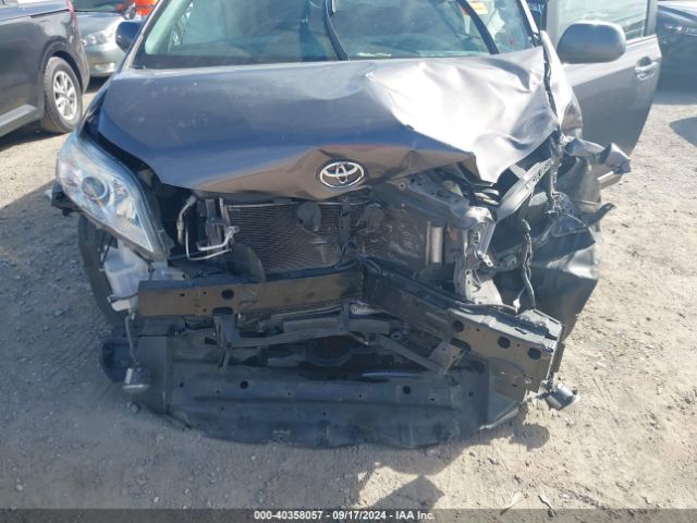 5TDYK3DC2FS668519 Toyota Sienna Xle Premium 8 Passenger