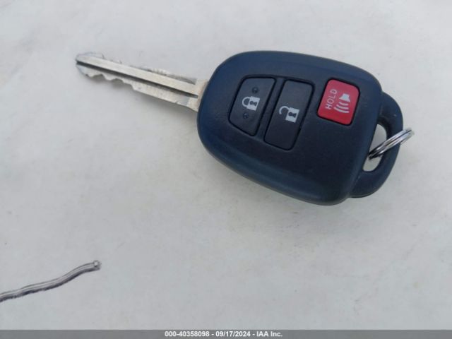 JTDKDTB39E1070054 Toyota Prius C One