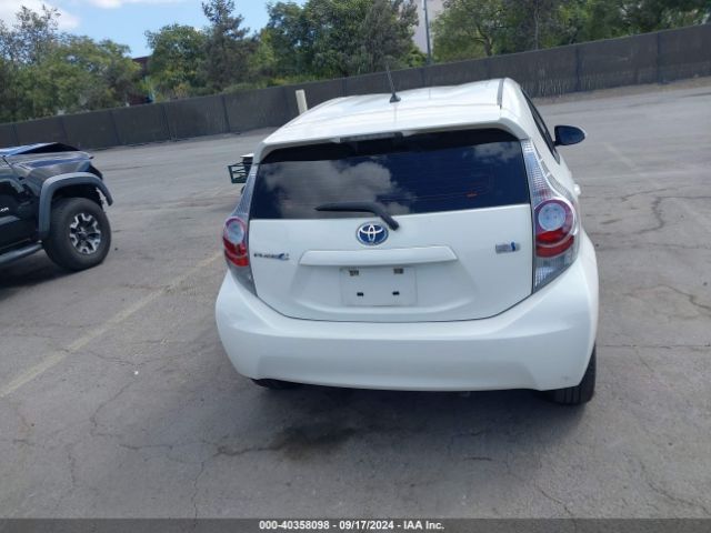 JTDKDTB39E1070054 Toyota Prius C One