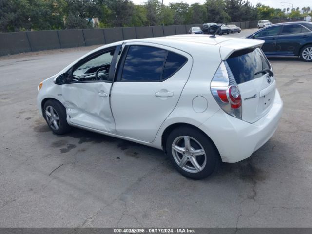 JTDKDTB39E1070054 Toyota Prius C One