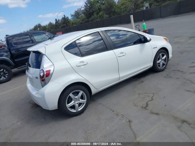 JTDKDTB39E1070054 Toyota Prius C One
