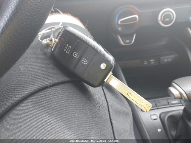 3KPA25AD9LE307417 KIA Rio 5-door S