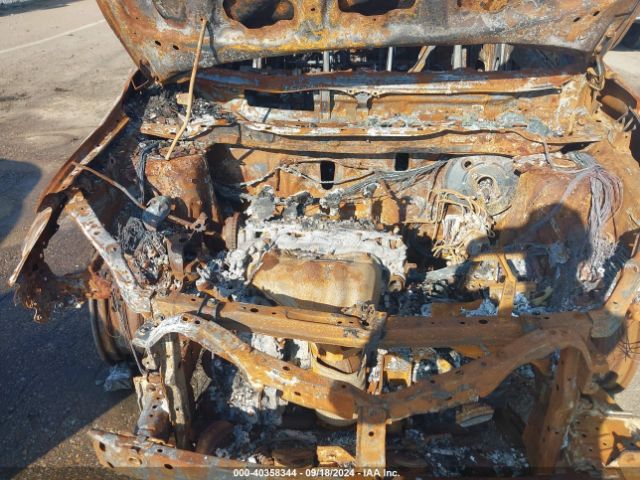 2T3ZFREV9HW332590 Toyota RAV4 LE