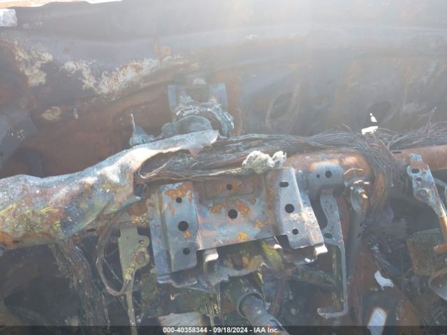 2T3ZFREV9HW332590 Toyota RAV4 LE