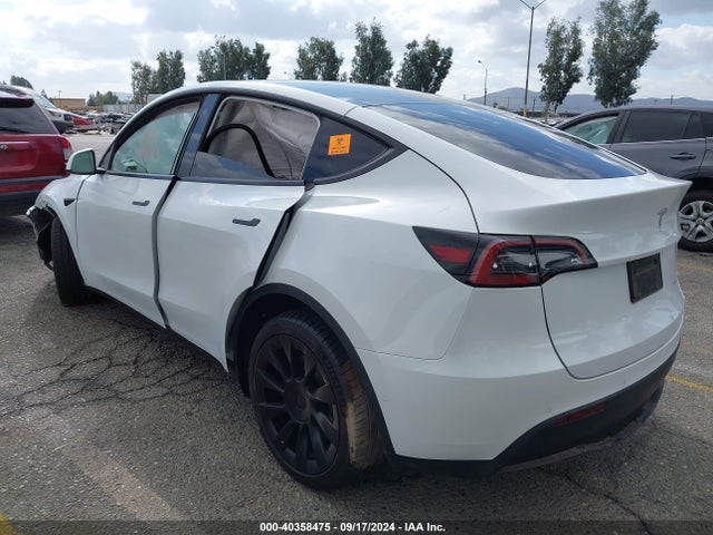 2022 TESLA MODEL Y 7SAYGDEE0NF329786 Photo 2