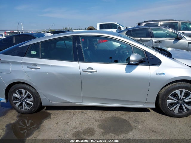 Toyota Prius Prime Advanced 2017 JTDKARFP1H3052133 Image 13