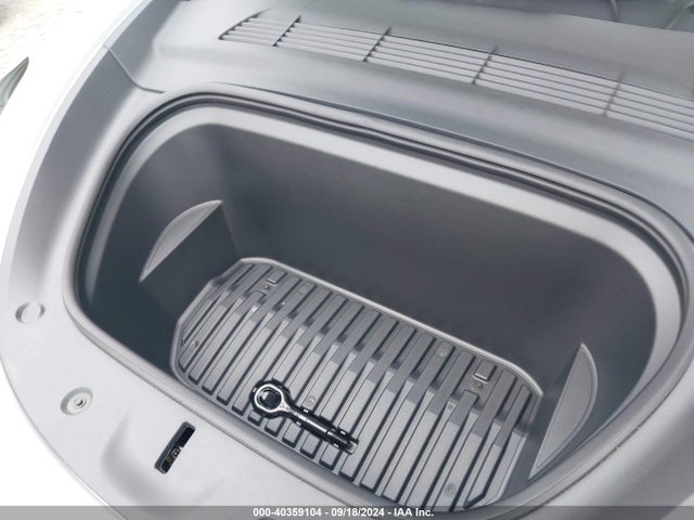 2024 TESLA MODEL Y 7SAYGDED8RA301132 Photo 9