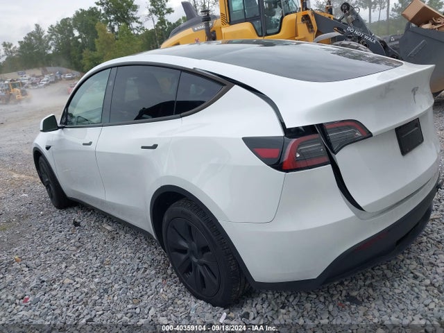 2024 TESLA MODEL Y 7SAYGDED8RA301132 Photo 2