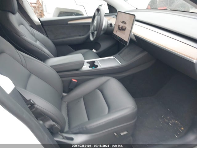 2024 TESLA MODEL Y 7SAYGDED8RA301132 Photo 4