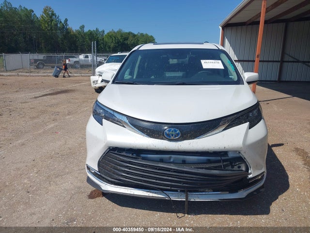 Toyota SIENNA XLE 2024 5TDYRKEC5RS214080 Image 12