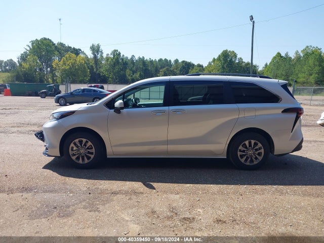 Toyota SIENNA XLE 2024 5TDYRKEC5RS214080 Image 14