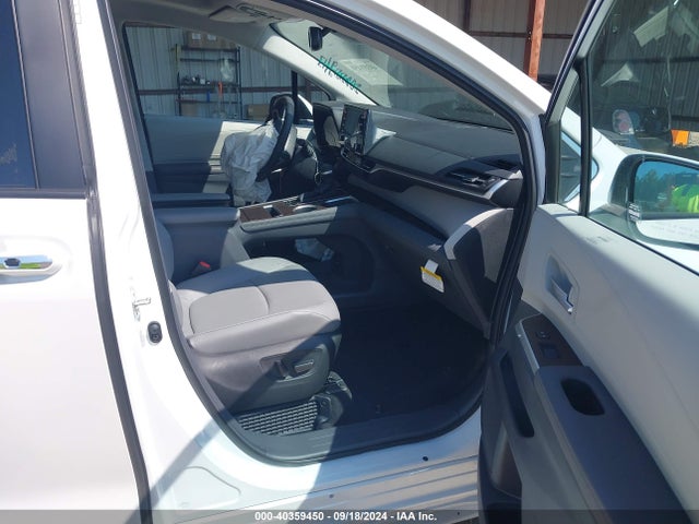 Toyota SIENNA XLE 2024 5TDYRKEC5RS214080 Image 5