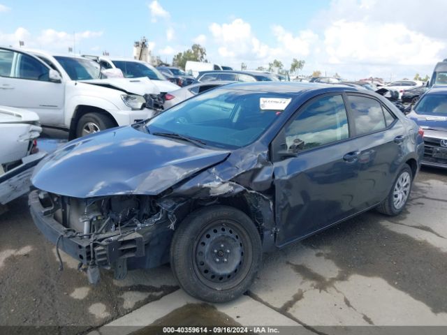 Toyota COROLLA LE 2018 5YFBURHE1JP790417 Image 2