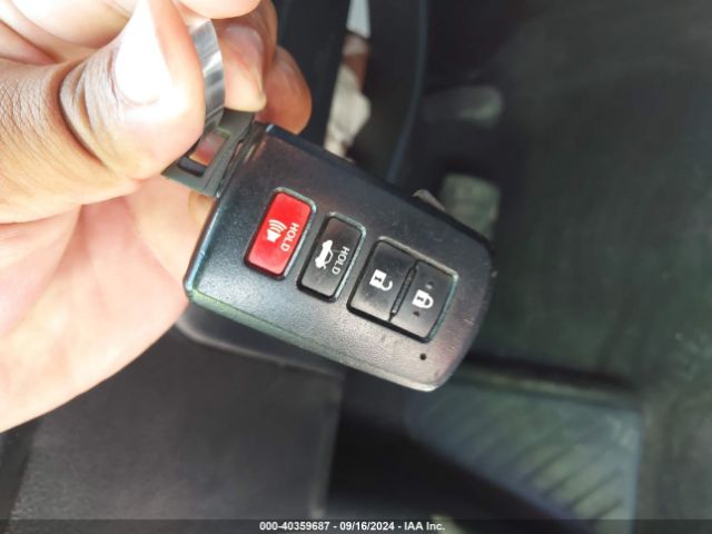 5YFBURHEXJP773633 Toyota Corolla Xle