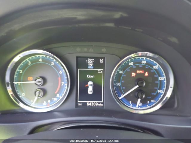 5YFBURHEXJP773633 Toyota Corolla Xle