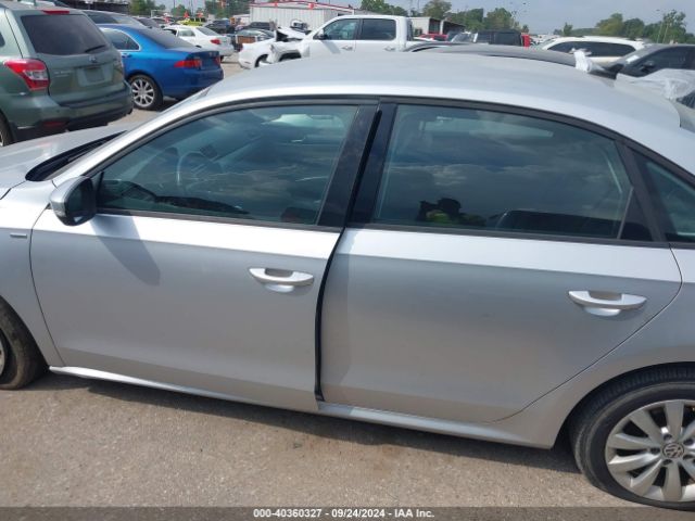 1VWAT7A37FC002104 Volkswagen Passat 1.8t Wolfsburg Edition