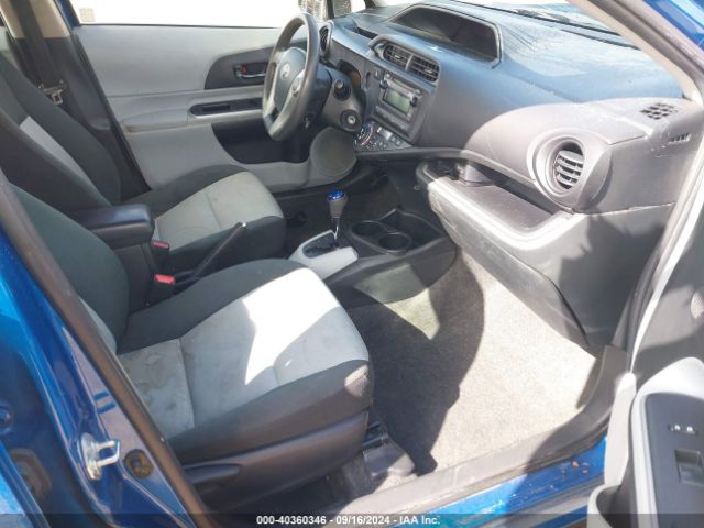 JTDKDTB35E1571734 Toyota Prius C Two