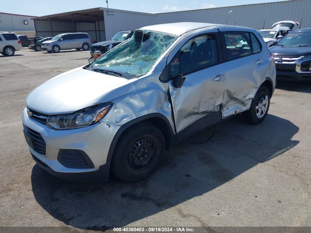 Chevrolet TRAX LS 2018 KL7CJKSB3JB545276 Image 2
