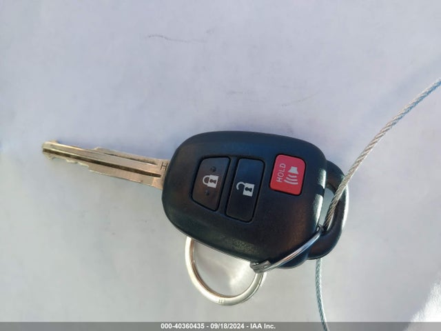 Toyota RAV4 LE 2018 JTMZFREV9JJ153969 Image 11