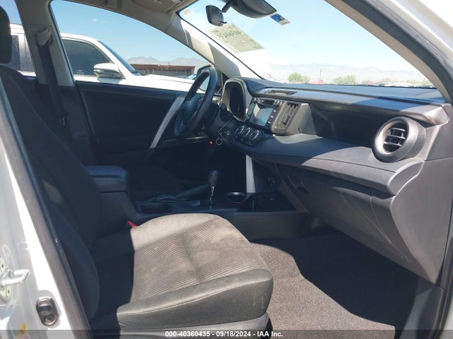 Toyota RAV4 LE 2018 JTMZFREV9JJ153969 Image 5