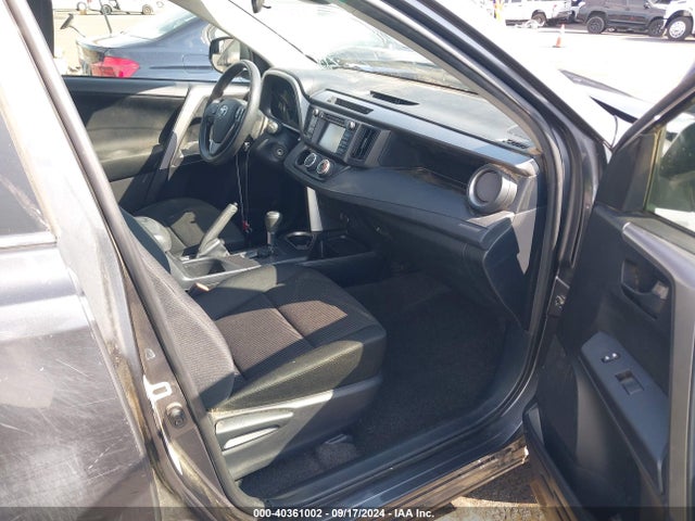 Toyota RAV4 LE 2018 JTMZFREV1JJ165680 Image 5