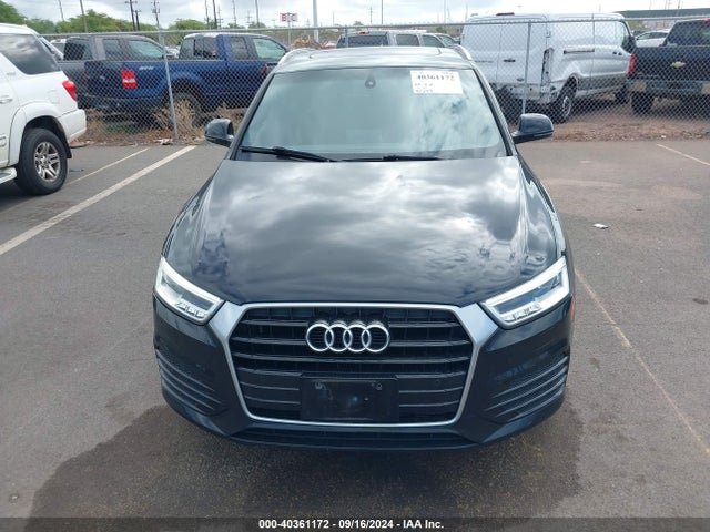 WA1FCCFS7HR017553 Audi Q3 2.0t Premium