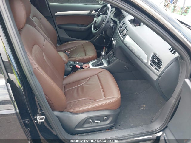 WA1FCCFS7HR017553 Audi Q3 2.0t Premium