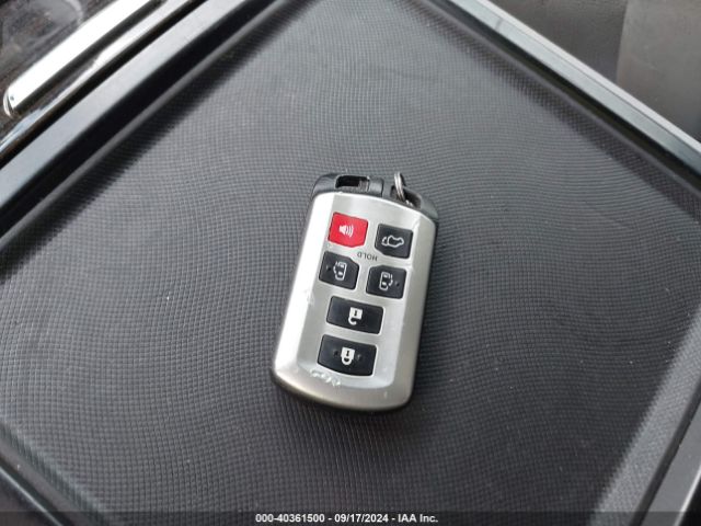 5TDYK3DC8FS621852 Toyota Sienna Xle Premium 8 Passenger
