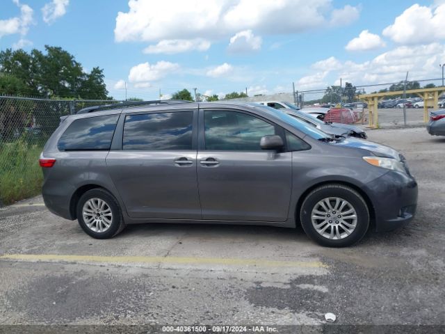 5TDYK3DC8FS621852 Toyota Sienna Xle Premium 8 Passenger