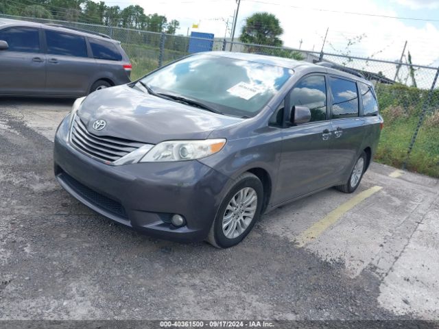 5TDYK3DC8FS621852 Toyota Sienna Xle Premium 8 Passenger