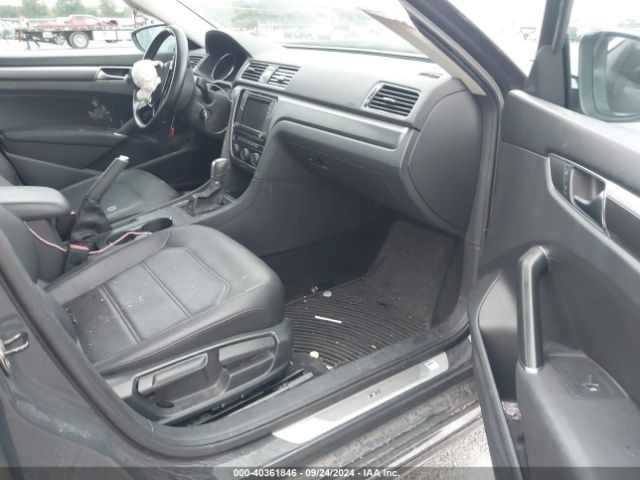 1VWDT7A38HC010762 Volkswagen Passat 1.8t R-line