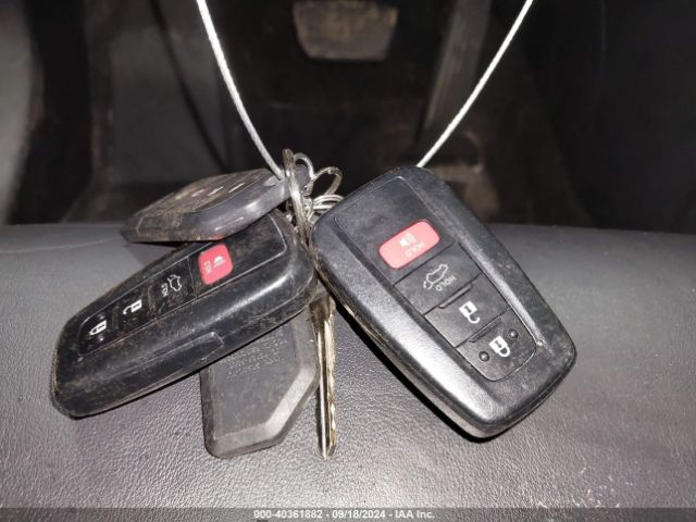2T3A1RFV6KW073235 Toyota Rav4 Xle Premium